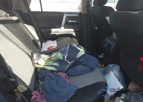 2016 Toyota 4Runner Sr5 z USA, uszkodzony, nr VIN JTEBU5JR2G5328312